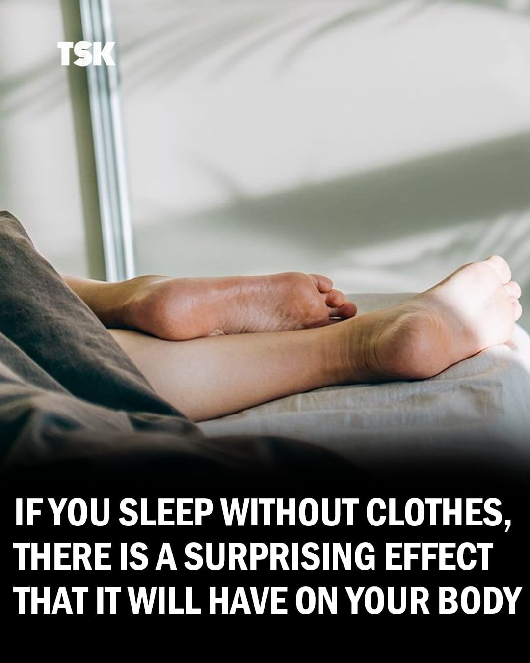 9 Reasons Why You Should Be Sleeping Naked, According to Science