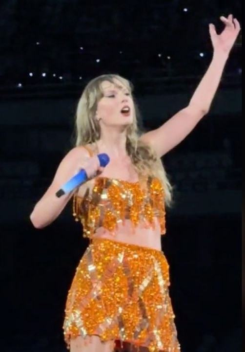 «At her concert, Taylor Swift’s fans left disgusted.🤢What was the reason?»